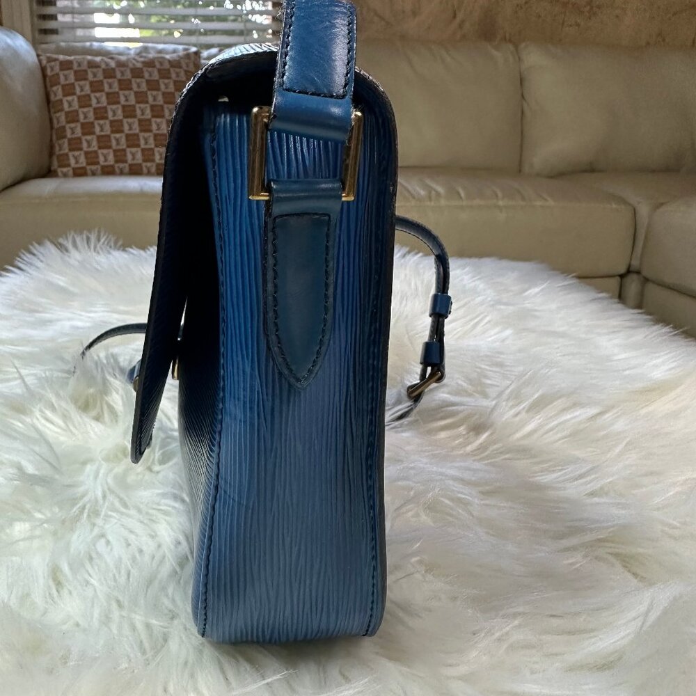 ❌SOLD❌ Authentic Louis Vuitton Saint Cloud GM Epi Leather Crossbody Shoulder Bag - Picture 6 of 17